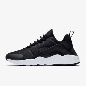 Women’s Black Nike Huaraches